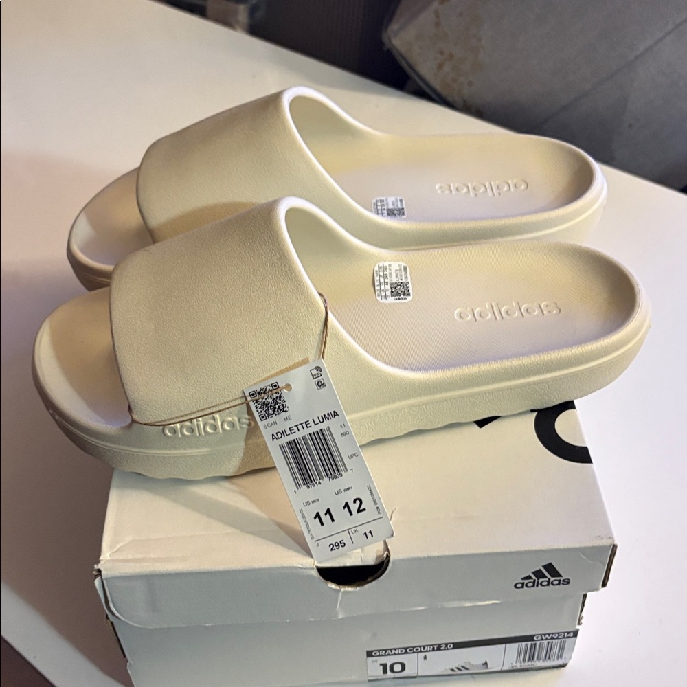 *NWT* Adidas Beige Slide Sandals size 11M/12W